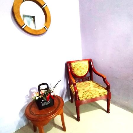 Kurnia Homestay Тернате Екстер'єр фото
