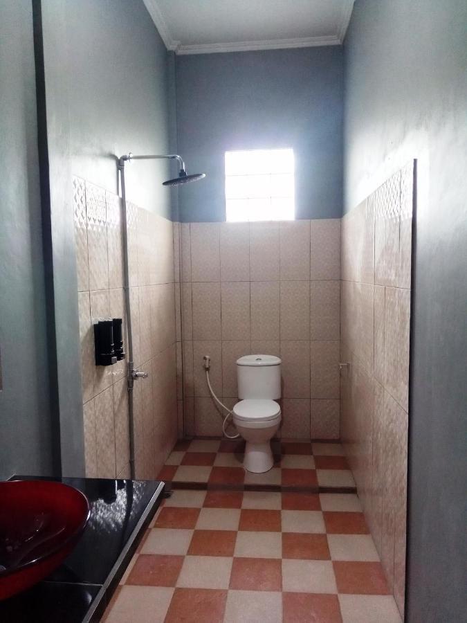 Kurnia Homestay Тернате Екстер'єр фото