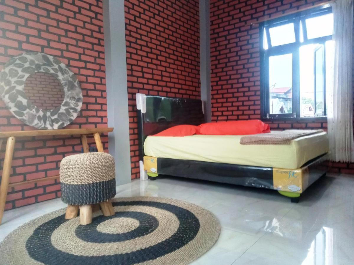 Kurnia Homestay Тернате Екстер'єр фото