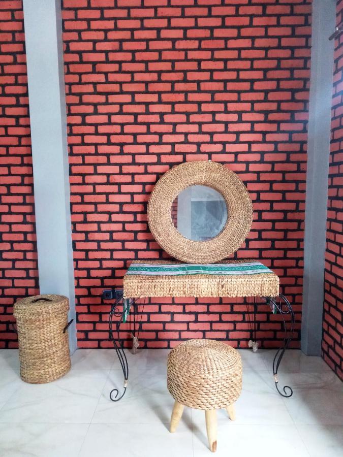 Kurnia Homestay Тернате Екстер'єр фото