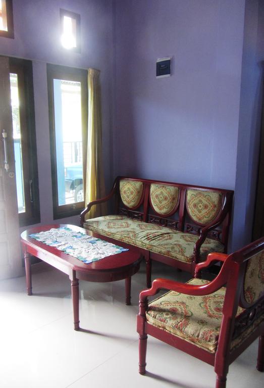 Kurnia Homestay Тернате Екстер'єр фото