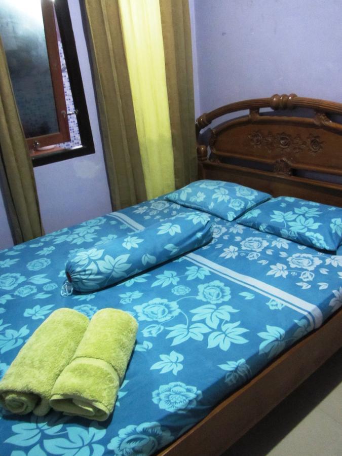 Kurnia Homestay Тернате Екстер'єр фото